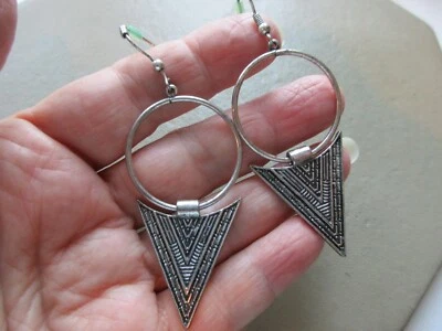 PRETTY VINTAGE SILVER TONE ETHNIC ARROW HEAD TRIBAL HOOP DROP PIERCED EARRINGS - Image 1 of 3