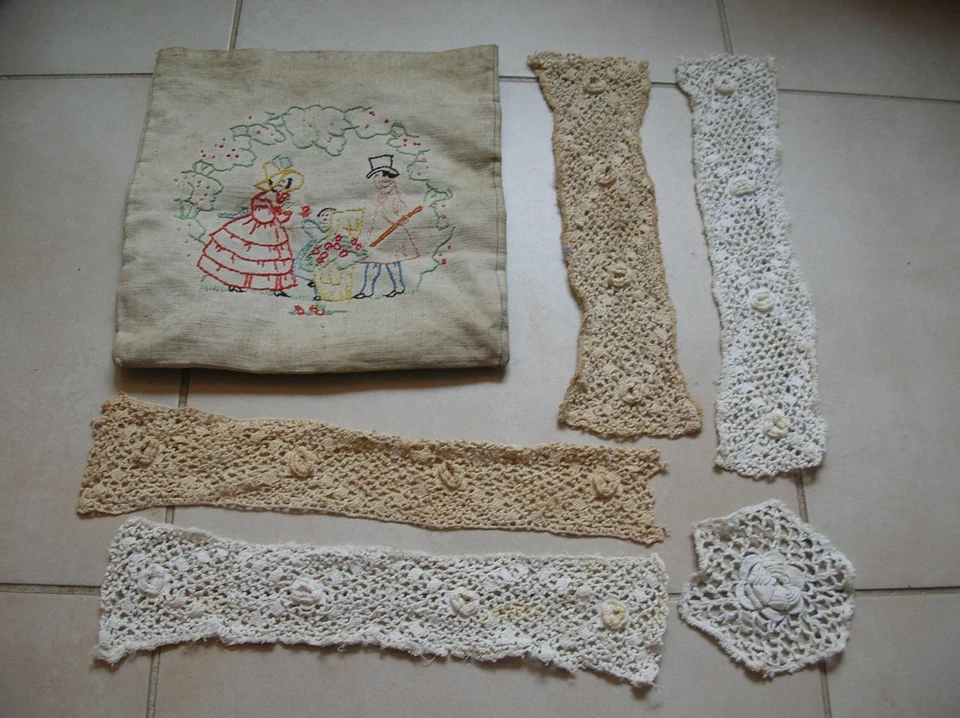 Ancien sac brodé avec monogramme et napperons  - Photo 1/1