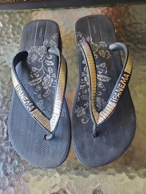 Sandalias chanclas Ipanema de cuña negras cachemira plateadas para mujer talla 8 M Foto 1 de 4