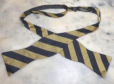 Pajarita Pensee 100 % seda hecha a mano azul marino amarillo a rayas ajustable Foto 1 de 4