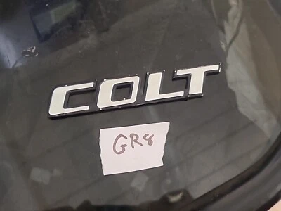 1978 - 85 道奇 COLT 塑料棒 FENDER EMBLEM 原始设备制造商 MOPAR BIN GR8 — 第 1/4 张图片