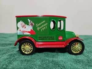 ERTL 1920 Coca Cola Truck Bank Santa Seasons Greetings 1991 1/25 - Picture 1 of 5