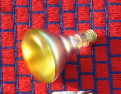 65 WATT R30 Bugaway 65w YELLOW FLOOD LIGHT BULB BR30 spot 65BR30 bug lite 130V  - Image 1 of 2