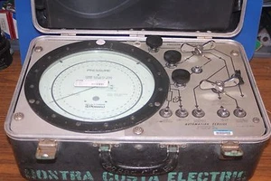 Portable Pneumatic Pressure Calibrator 65-120 - Picture 1 of 6