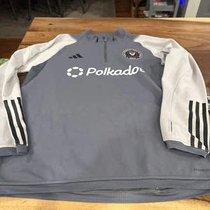 HERREN MLS TEAM PUBLISHED INTER MIAMI Adidas 1/4 REISSVERSCHLUSS OBERTEIL GRAU #73 L LARGE - Bild 1 von 9