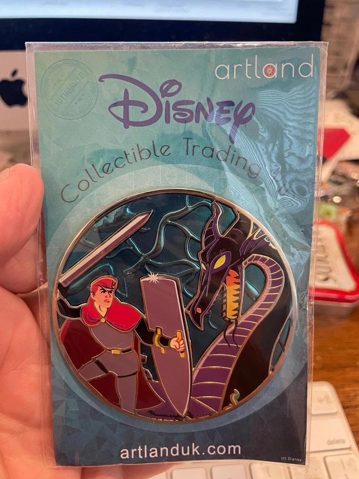 Prendedor Artland Disney - La Bella Durmiente - Príncipe Luchador Dragón Maléfica Foto 1 de 1