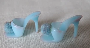 BARBIE MATTEL , vintage , mules bleu ciel a pompons , Japon - Foto 1 di 4