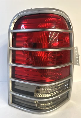 Luz trasera del lado del conductor Mercury Mariner LH 2005-07 OEM 166-02206L Foto 1 de 4