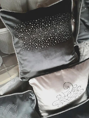 Dekokissen,"Iris",Grau,Samt,Strasssteine,45x45cm,elegant,Landhaus,Loft - Bild 1 von 4