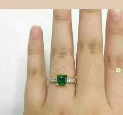 Anillo de compromiso nupcial de diamantes y esmeraldas naturales de 2,20 quilates de oro amarillo macizo de 14 K Foto 1 de 4