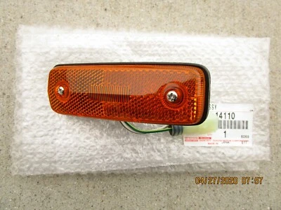 SE ADAPTA A: 79 - 82 TOYOTA CORONA MARCADOR DELANTERO DERECHO LUZ FABRICANTE ORIGINAL NUEVO Foto 1 de 4