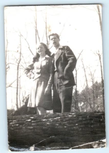 Vintage Photo 1940s, Young Southern Couple Dressed up, 3.5x2.5 Black White - Picture 1 of 2