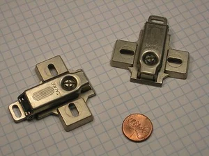 SALICE #B9V4/0 MOUNTING PLATE, 0mm THICKNESS, HEIGHT-ADJUSTABLE - Picture 1 of 1