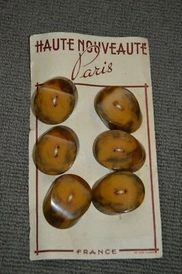Vintage French Large Bakelite Buttons on Original Card. - Image 1 of 2