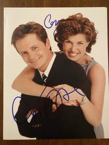 Michael J Fox Connie Britton signed Autogramm Foto mit COA Spin City - Bild 1 von 6
