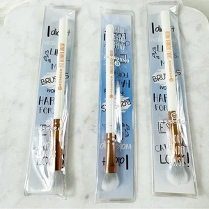 474. ESSENCE | Eye Blender Pinsel 3 Stück Konvolut - NEU - Bild 1 von 4