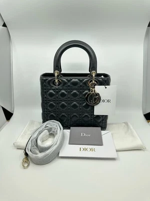 Bolsa Christian Dior Lady Dior preta Cannage pele de cordeiro média - Imagem 1 de 4