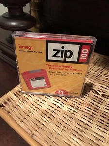 Iomega Zip 100 MG NWOT PC Formatted Floppy Drive - Picture 1 of 6