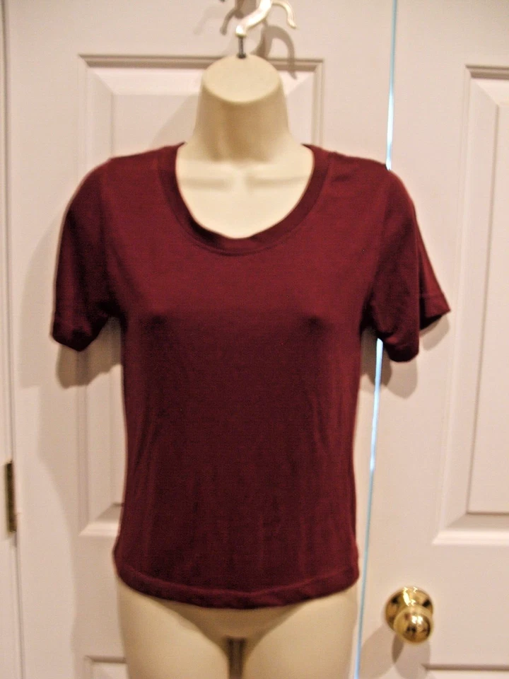 Nuevo en paquete Newport News Soft Burgudy TAMAÑO SUPERIOR pequeño Foto 1 de 1