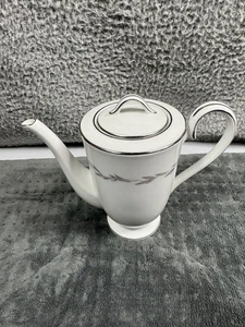 Teiera vintage Noritake Graywood 6041 Giappone bordo argento porcellana bianca alta 9" - Foto 1 di 10