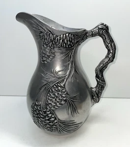 Jarra de agua de peltre Carson Statesmetal Pine Ridge piña - Imagen 1 de 10