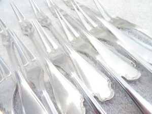 Vintage silver-plated 12 shell fish snail forks Christofle Pompadour Louis XV - Picture 1 of 9
