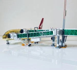 1: 200 Aircraft Passenger Aircraft Ground Service Covered Bridge Model Metal - Picture 1 of 12