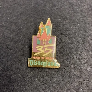 Disneyland Castillo de la Bella Durmiente Pin 35 años de recuerdo mágico de California  - Imagen 1 de 3