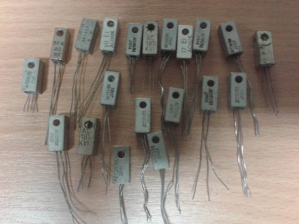 lot de composants électronique vintage transistor - Photo 1/1
