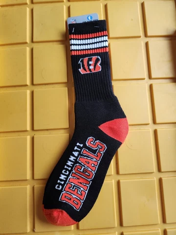 Cincinnati Bengals Crew Socks Large Size 10 to 13    4 Stripe Cover