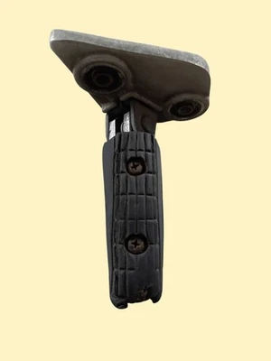 Yamaha 850 TDM 3VD Platine repose pied avant droite - Photo 1/2