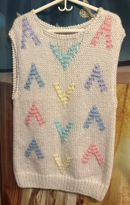 Chaleco Suéter Vintage Años 80 Extra Touch Tejido a Mano Sin Mangas Patrón Pastel “V”  Foto 1 de 4