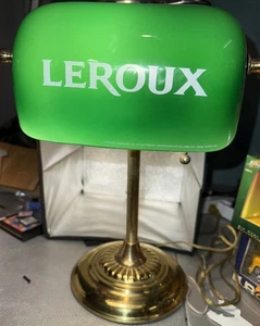 Lampada da scrivania vintage ottone Leroux liquori banchieri distillatori Seagram vetro verde - Foto 1 di 5