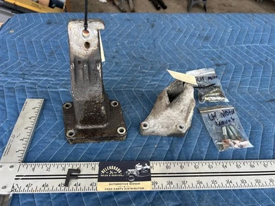 1989-1995 Volvo 740 940 Sedan Left & Right Motor Engine Mount Pair OEM #3690EM - Image 1 of 4