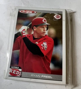 New 2004 Topps Total Cincinnati Reds Team Set 28 Cards - Picture 1 of 3