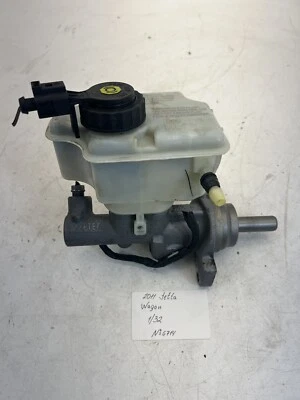 Cilindro maestro de freno de golf Volkswagen Jetta Wagon 2010-2014 OEM. Foto 1 de 4