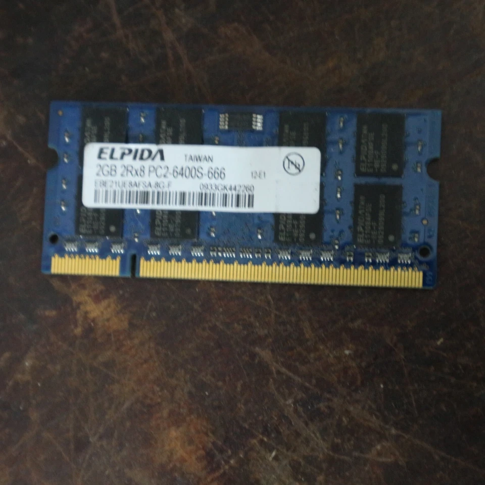 barrette ram memoire ELPIDA EBE21UE8AFSA-8G-F 800mhz pc2-6400S DDR2 2Go PORTABLE - Photo 1/1