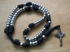 Rosario Paracord perle argento su cordoncino nero fatto a mano negli USA - Foto 1 di 6