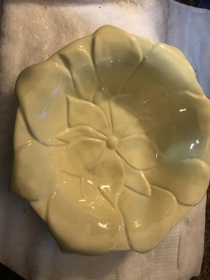 Желтая очень красивая большая сервировочная чаша с цветами. Добавляет немного красоты в ваш декор - Изображение 1 из 2