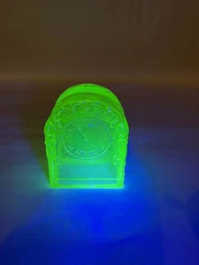 Vintage Westmoreland Vaseline Glas Uhr - Bild 1 von 2