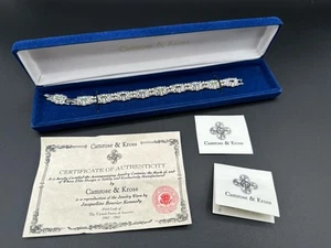BRACCIALE Camrose & Kross JBK Jackie Kennedy con perle finte e cristalli tono argento - Foto 1 di 8