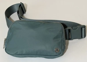 Bandolera de hombro con cráter LULULEMON 1L Everywhere como nueva nunca usada - Imagen 1 de 18