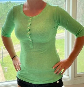 Junk Food Brand Women's Green 3/4 Sleeve 6 Button Top size M NWD - Foto 1 di 3
