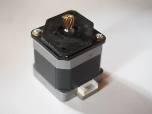 Moteur NIDEC SERVO KV4239 N3B001 - Picture 1 of 3
