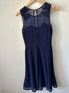 Review Womens Dress 6 Navy Lace Cocktail Evening Workwear - Picture 1 of 7