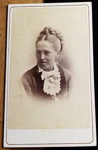 Frau mit Zopf - Portrait / CDV Stewart & Co. Melbourne Australien - Bild 1 von 2