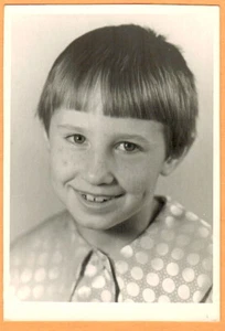 Foto soviética NIÑA SONRIENTE con lindas pecas - Imagen 1 de 1