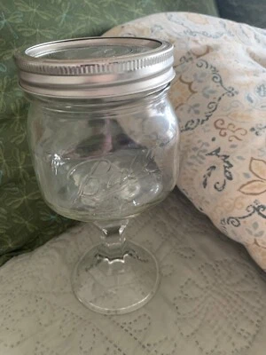 Tarro de gelatina bola con tallo inusual “copa de vino cuello rojo” con tapa Foto 1 de 4