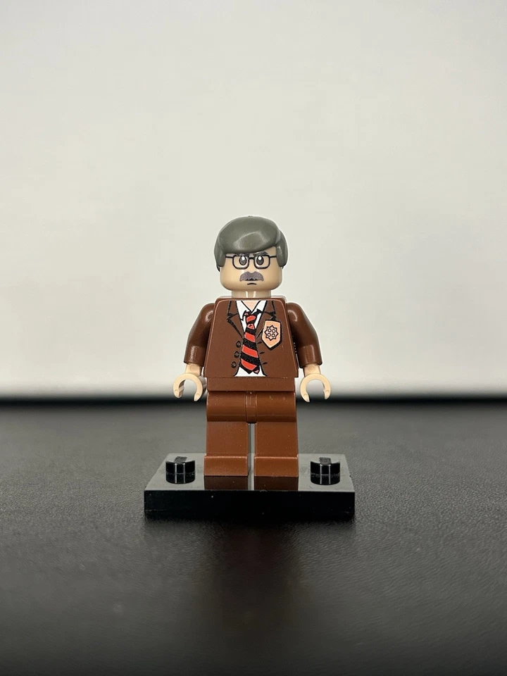 LEGO Batman the Video Game 2008 Custom Commissioner Gordon Minifigure - Image 1 of 1