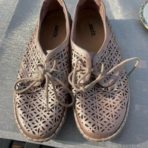 Earth Women's Blush Laser Cut Leather Oxfords Sz 9B Casual Spring/Summer Flats - Picture 1 of 10